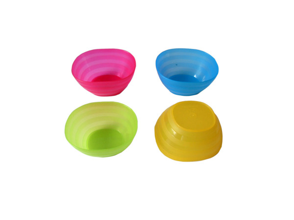 Plastic bowls, set of 4